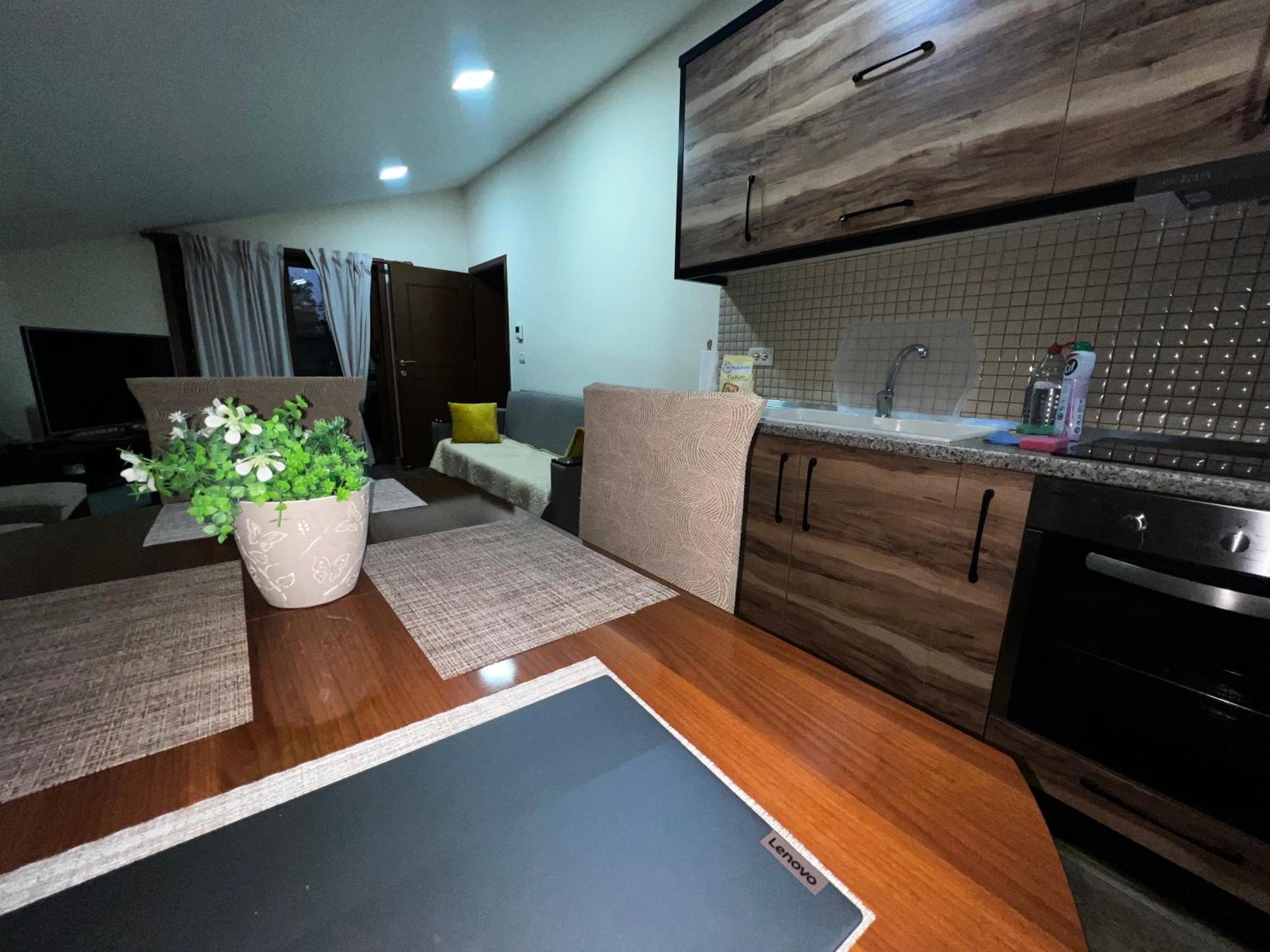 Retreat In The Centre Of Korceアパートメント エクステリア 写真