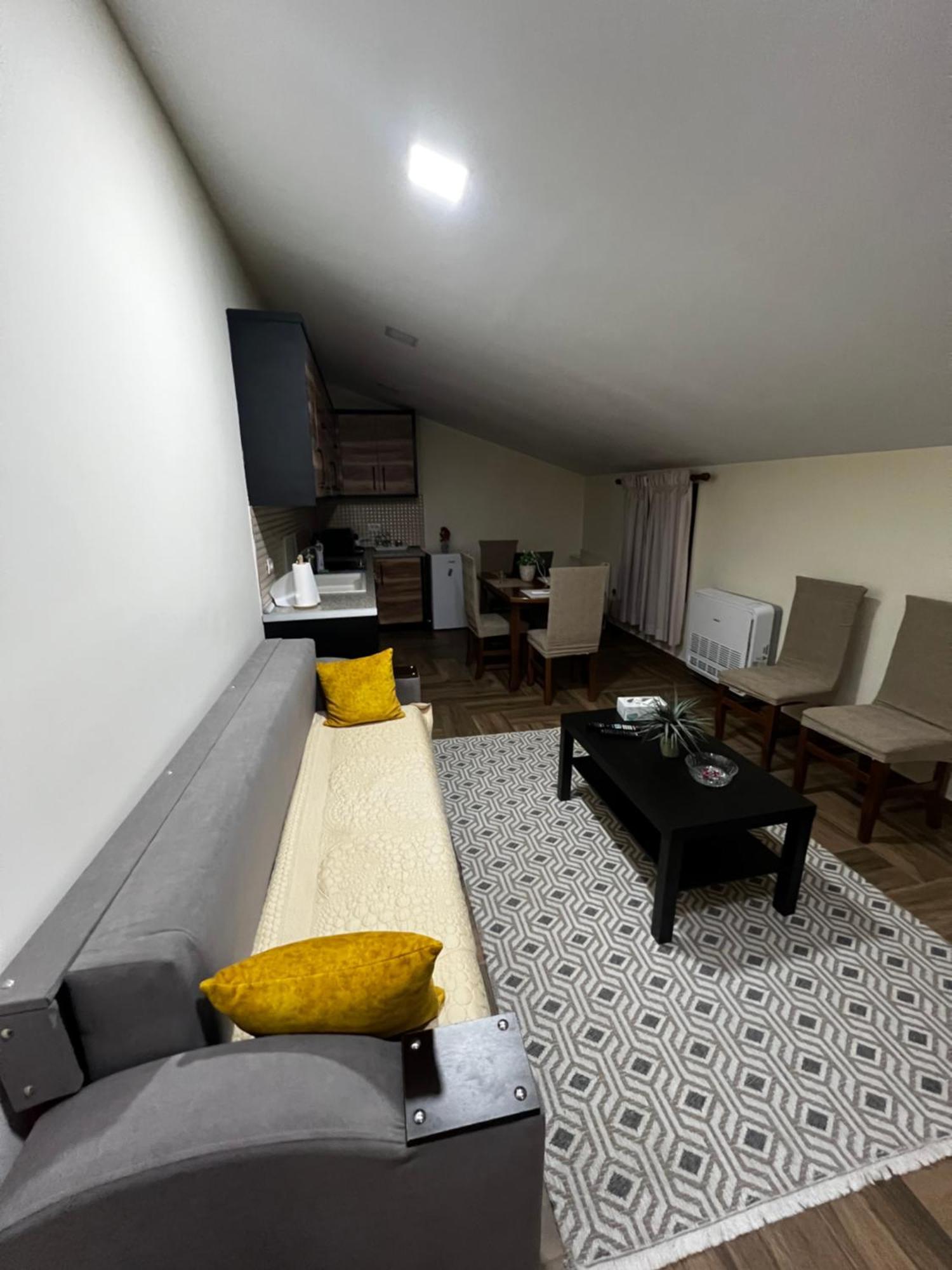 Retreat In The Centre Of Korceアパートメント エクステリア 写真